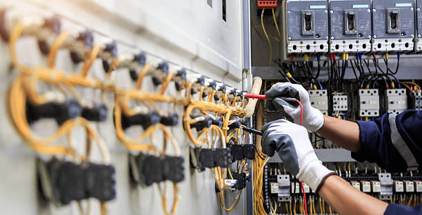 Professional Electrician technician working in Edgewood, PA